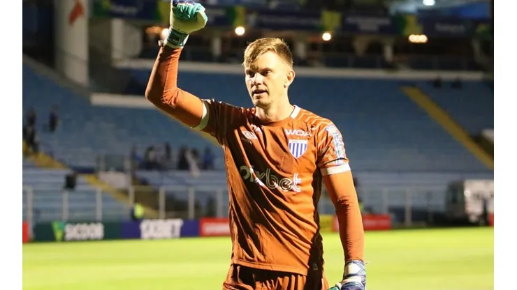 Douglas Friedrich atuando na Ressacada (Foto: Frederico Tadeu da Silva / Avaí F.C.)