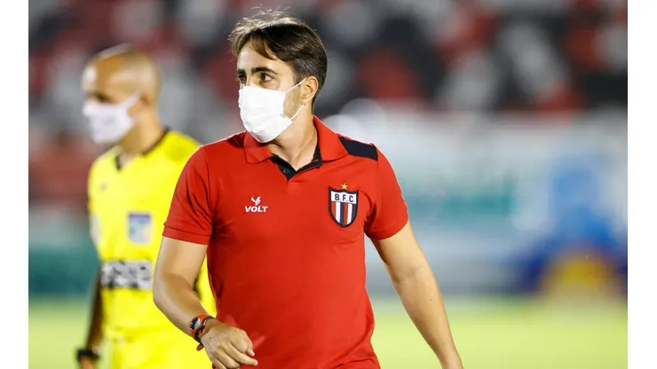Foto: Thiago Calil/AGIF - Leandro Zago, treinador do Botafogo-SP