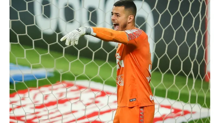 João Paulo ganhou a braçadeira de capitão da Chapecoense; goleiro tem apenas 20 anos de idade