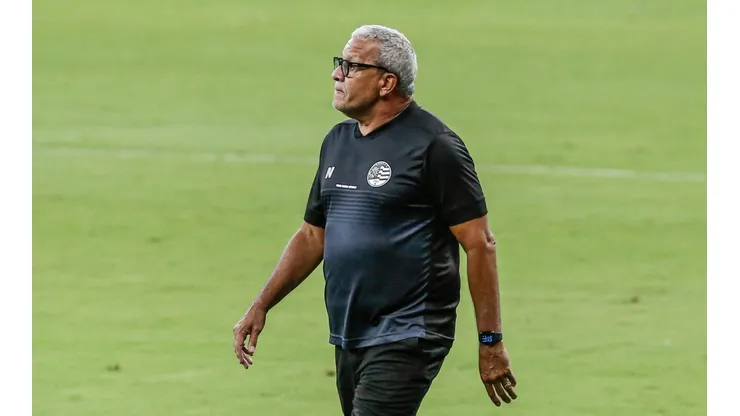Foto: Paulo Paiva/AGIF - Hélio dos Anjos, treinador do Náutico