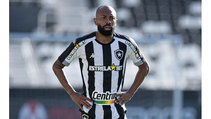 Foto: Jorge Rodrigues/AGIF | Chay está retomando às atividades no Botafogo