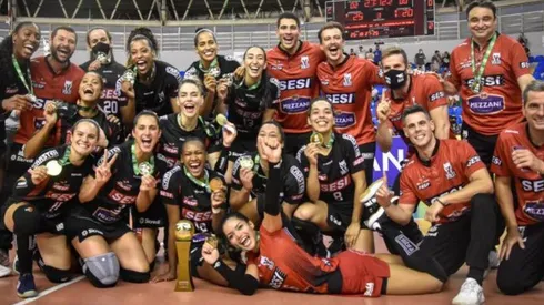 Sávio Pereira/Inovafoto/CBV - Sesi Vôlei Bauru comemora conquista da Copa Brasil