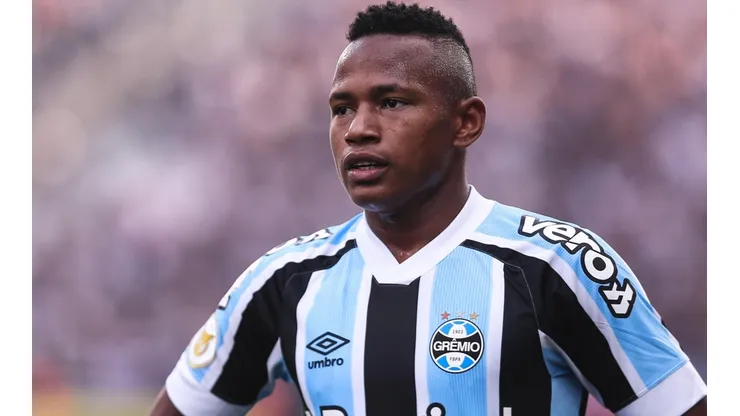 Foto: Ettore Chiereguini/AGIF - Campaz: cobrado para evoluir defensivamente no Grêmio