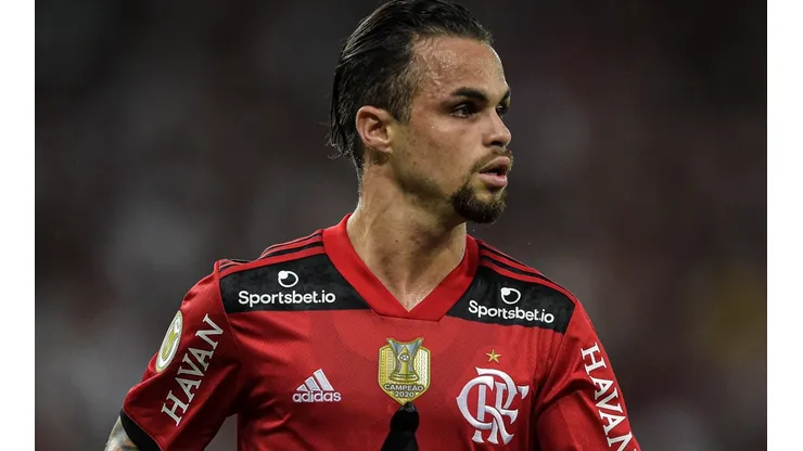Foto: Thiago Ribeiro/AGIF - Michael puxa fila e Fla vende zagueiro para o Mundo Árabe