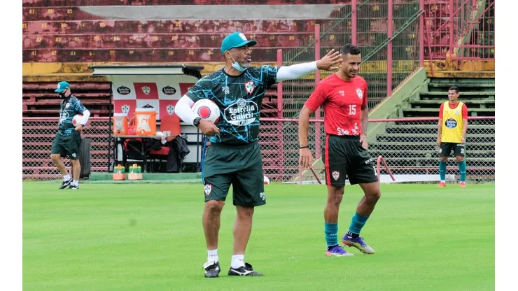 Sérgio Soares é o comandante da Portuguesa na temporada (Foto: Twitter Oficial da Portuguesa)