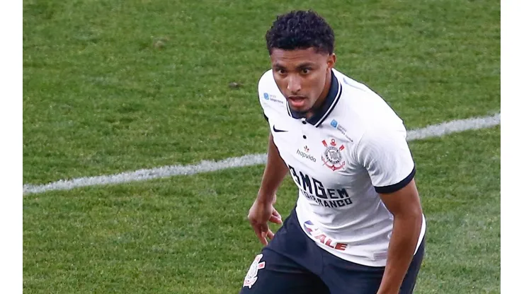 Foto: (Marcello Zambrana/AGIF) - A saída de Éderson para o futebol italiano rendeu 'bons milhões' ao Corinthians