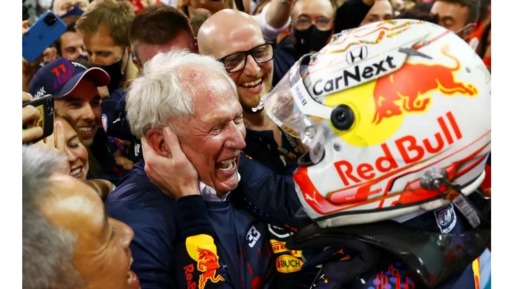 Dan Istitene - Formula 1/Formula 1 via Getty Images - Marko com Verstappen no título do holandês