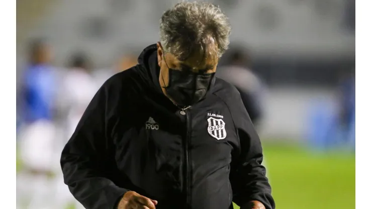 Foto: Rogério Capela/AGIF | Kleina pontua que a equipe precisa corrigir a defesa de bolas paradas