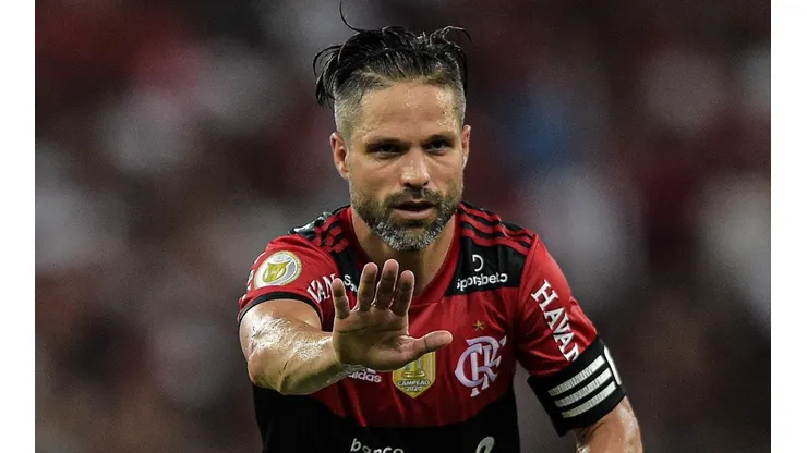 Foto: Thiago Ribeiro/AGIF - Diego foi testado entre os titulares de Paulo Sousa e Nação não gostou nadinha