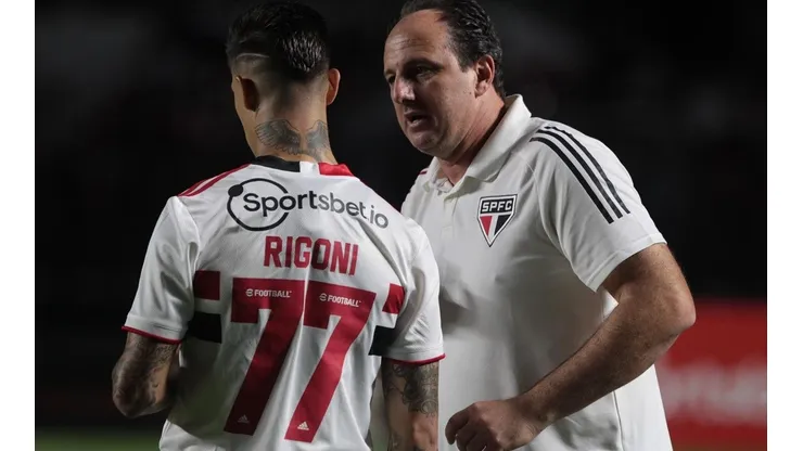 Foto: Rubens Chiri / saopaulofc.net / Divulgação - Rigoni e Ceni: técnico busca posição ideal para o atacante
