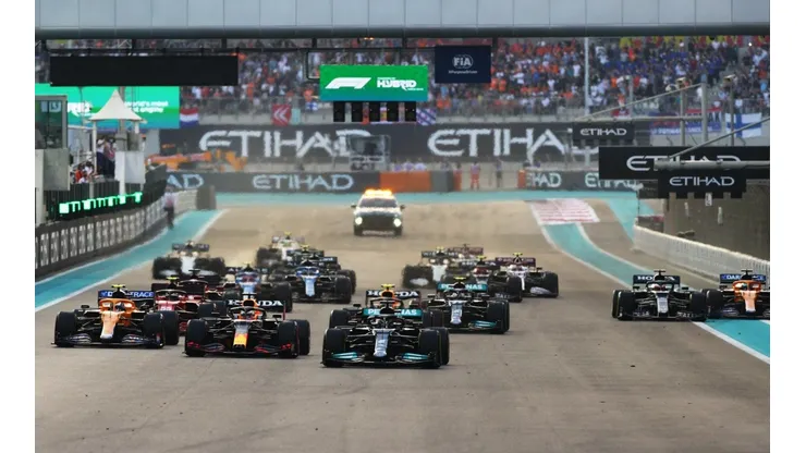Peter Fox/Getty Images - Largada da úkltima corrida da temporada 2021