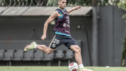 Kaiky é muito bem avaliado no Santos; zagueiro tem apenas 18 anos