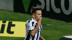 Yeferson Soteldo jogou com a camisa do Santos no Brasil (Foto: Gabriel Machado/AGIF)