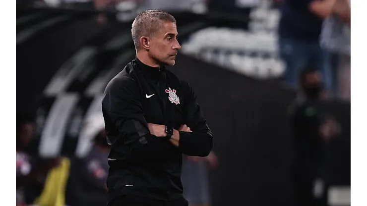 Foto: Ettore Chiereguini/AGIF - Sylvinho, treinador do Corinthians