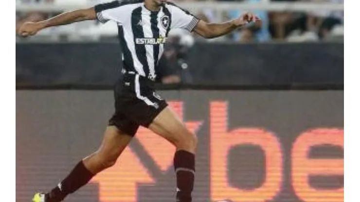Juninho classifica estreia pelo Botafogo como "sonho", projeta mais oportunidades e enfatiza: "Honra"