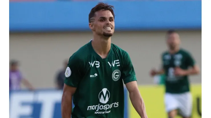 Foto: (Heber Gomes/AGIF) - A venda de Michael, ex-Flamengo, para o futebol árabe rendeu uma bolada milionária ao Goiás
