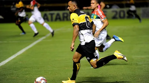 Foto: Caio Marcello/AGIF - Hélder vira desfalque para o Criciúma nos próximos três meses