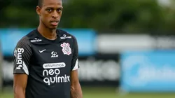 Foto: Rodrigo Coca/Ag. Corinthians - Robson Bambu cometeu pequeno deslize em apresentação no Timão sobre 'passo atrás' na carreira