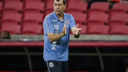 Foto: Pedro H. Tesch/AGIF | Carille é avisado sobre nome que poderia chegar de graça no Santos