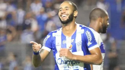 Foto: (Flickr Oficial CSA/Morgana Oliveira) - Marco Túlio marcou seu primeiro gol na temporada 2022 nesta quinta (27), durante a goleada do CSA