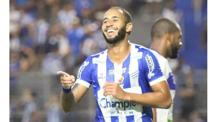 Foto: (Flickr Oficial CSA/Morgana Oliveira) - Marco Túlio marcou seu primeiro gol na temporada 2022 nesta quinta (27), durante a goleada do CSA
