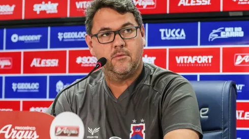 Robson Mafra/AGIF - Jorge Ferreira, técnico do Paraná Clube