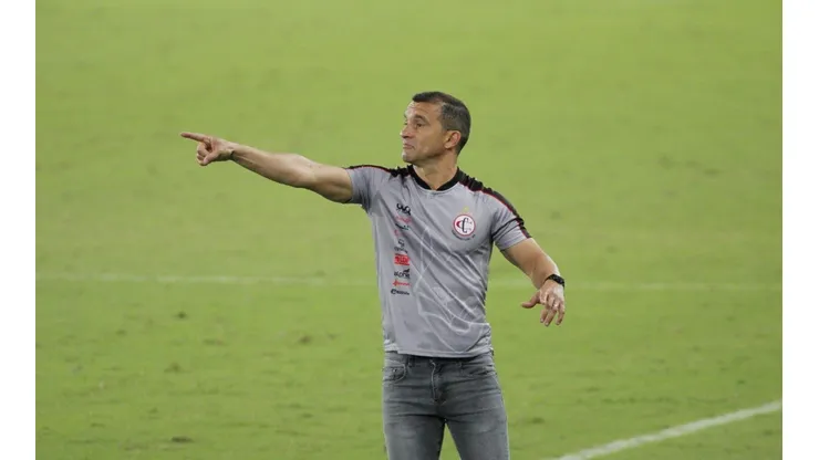 Foto: Guilherme Drovas/AGIF - Ranielle Ribeiro, treinador do Campinense