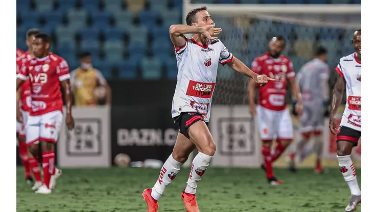 Foto: Heber Gomes/AGIF - Fillipe Souto em ação pelo Ituano