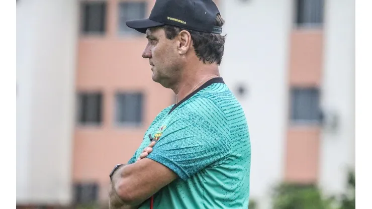 Foto: (Twitter Oficial Sampaio Corrêa/Ronald Felipe/SCFC) - João Brigatti continua tendo um time de desfalques no Sampaio Corrêa
