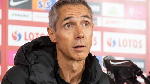 Foto: Foto Olimpik/NurPhoto via Getty Images - Paulo Sousa foi o responsável por não deixar Flamengo negociar Léo Pereira com Cruz Azul