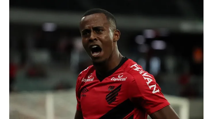 Foto: Joao Vitor Rezende Borba/AGIF - Botafogo pede empréstimo de Carlos Eduardo e Athletico deve responder ainda nesta quinta-feira