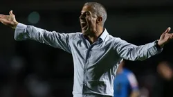 (Photo by Alexandre Schneider/Getty Images) - Sylvinho segue muito pressionado no Corinthians.
