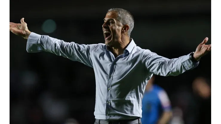 (Photo by Alexandre Schneider/Getty Images) - Sylvinho segue muito pressionado no Corinthians.
