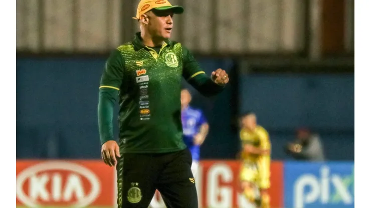Foto: Robson Mafra/AGIF - Eduardo Baptista, treinador do Mirassol