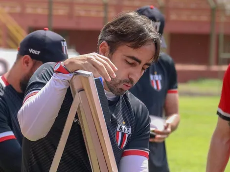 Após estreia, titular de Leandro Zago rasga elogios para o treinador: "A melhor estratégia"