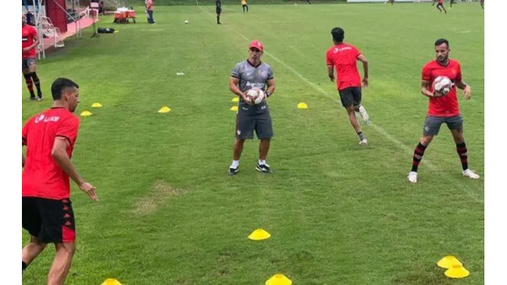 Divulgação ECV/ Pensando no próximo jogo, Vitória atualiza a situação dos laterais-direitos da equipe