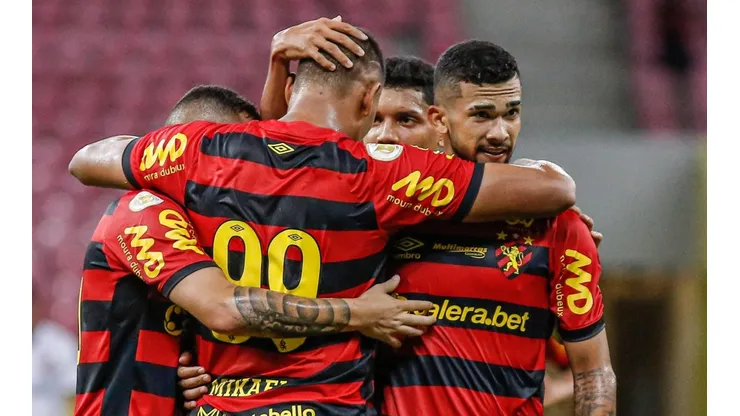 Foto: Paulo Paiva/AGIF - Dupla se destaca e Sport goleia por 7 a 0