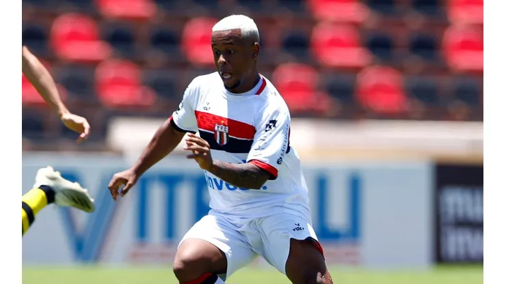 Foto: Thiago Calil/AGIF - Bruno Michel em ação pelo Botafogo-SP