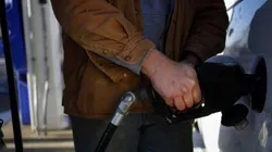 Bolsonaro pretende baixar o preço dos combustíveis "na marra", mas decisão pode ser desastrosa