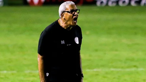 Foto: Rafael Vieira/AGIF | Hélio dos Anjos não poupou palavras na hora de demonstrar sua insatisfação com a postura de João Paulo e o Júlio