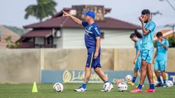 Leandro Boeira/ @AvaiFC - Treinador e jogadores do Avaí em treinamento
