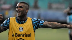 Foto: Jhony Pinho/AGIF - Douglas Costa pode ajudar o Colorado.