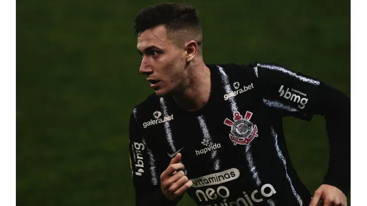 Foto: Ettore Chiereguini/AGIF - Piton: iniciará o ano como titular na lateral
