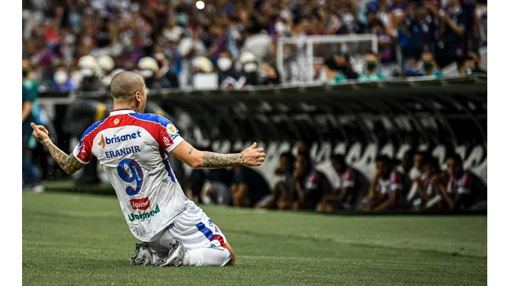 Wellington Paulista com a camisa do Fortaleza (Foto: Kely Pereira/AGIF)