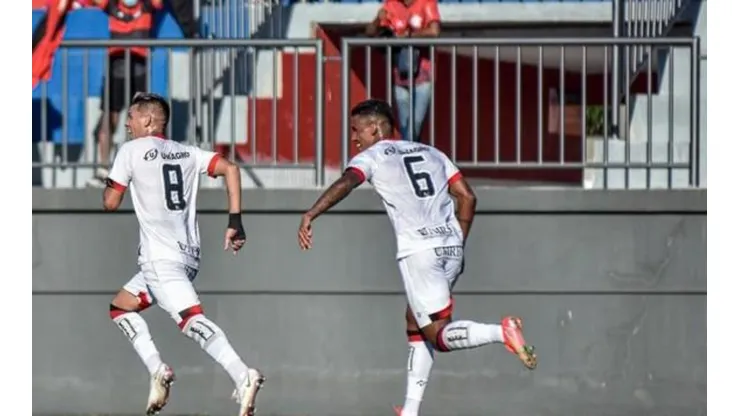 Foto: Pietro Carpi / EC Vitória / Divulgação - Eduardo comemora gol em Barcelona de Ilhéus x Vitória