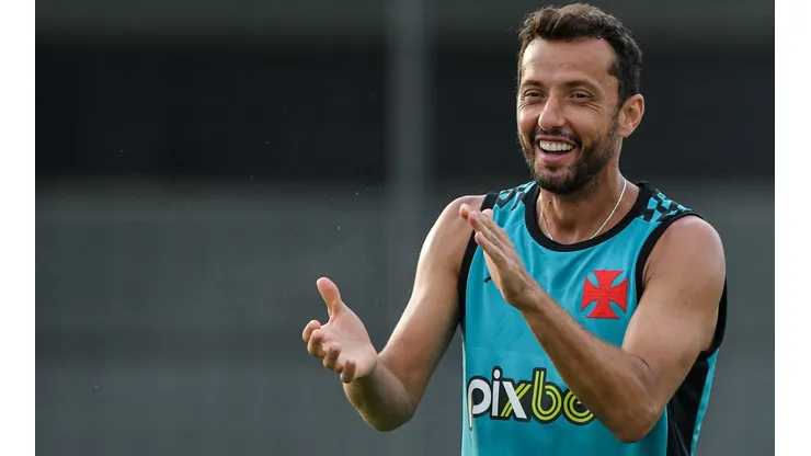 Foto: Thiago Ribeiro/AGIF | Nenê é mantido entre os titulares do Vasco