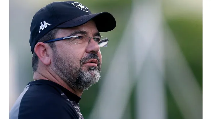 Foto: Vítor Silva/Botafogo/Divulgação - Enderson Moreira: prepara a equipe para o Estadual, primeira competição da temporada
