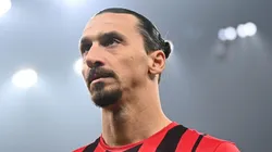 - Ibra com a camisa do Milan