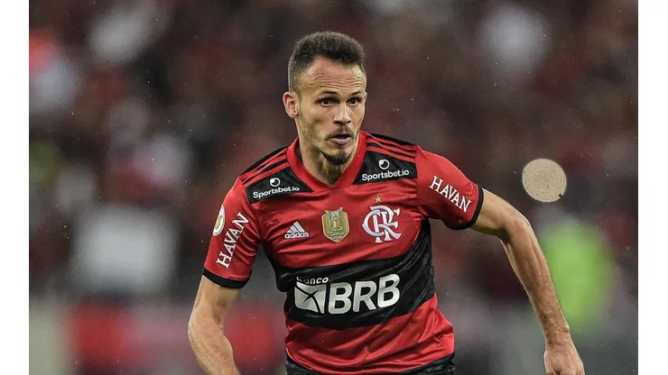Foto: (Thiago Ribeiro/AGIF) - Com pouco espaço no Flamengo, Santos se interessou na contratação do lateral-esquerdo Renê por empréstimo