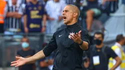 Foto: Marcello Zambrana/AGIF - Sylvinho, treinador do Corinthians